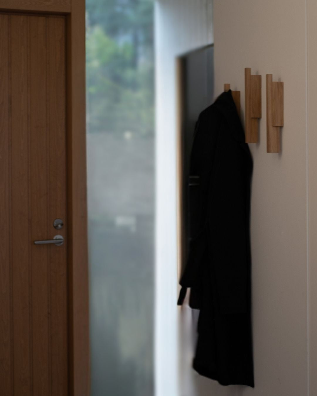 Sointu seinänaulakko on massiivipuusta valmistettu Suomessa